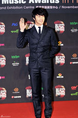 组图：MAMA红毯百张美图中韩明星争艳 韩彩英典雅