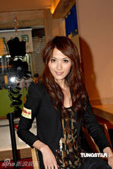 幻灯图集：陈法拉担任开幕嘉宾剪彩 亲手炮制乌冬