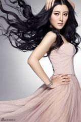 组图：陈廷嘉冷艳魅惑展女王气场