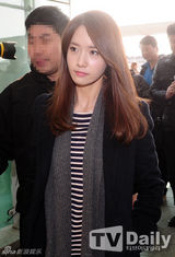 组图：少女时代赴华宣传黑白搭现身机场