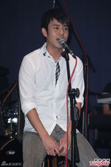 组图：刘子千庆功演唱会 小小彬抱病力挺