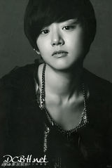 高清组图：文根英短发写真 秋装显成熟中性魅力