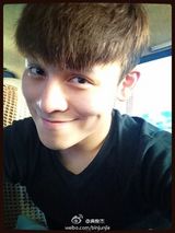 组图：天空哥宾俊杰帅气照 爱萌宠酷似倪安东