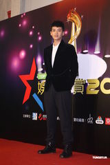 组图：柯震东萧亚轩同场不同台 蔡依林恐吓媒体