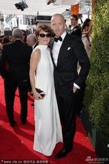 组图：美剧《国土》主创集体亮相艾美红毯