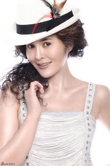 组图：《夏妍的秋天》热播 田岷时尚写真曝光