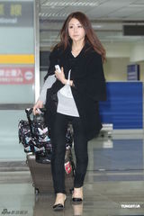 组图：佐藤麻衣现身清丽依旧 谈地震如世界末日