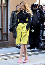 组图：布莱克-莱弗利现身《绯闻女孩》片场