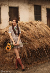 组图：程砚秋农场写真 娇俏可爱显青春活力