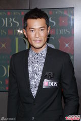 组图：古天乐坚持家人团聚庆生 木讷拍全家福