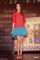 组图：徐子淇疑似走光引媒体狂拍