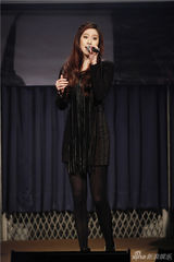 组图：许慧欣举办音乐会 与许哲佩深情对唱