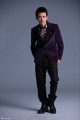 组图：黄明写真展雅痞气质 深邃眼神诠释熟男魅力