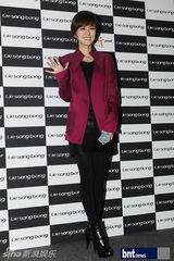 组图：张娜拉郑柔美等出席首尔时装周李向锋展