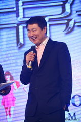 组图：《非常幸运》亮相上海 章子怡调侃找力宏