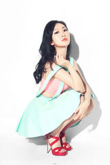 组图：刘一缇俏皮拍写真清新优雅秀蛮腰