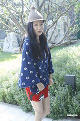 组图：《爱情面前谁怕谁》探班 霍思燕变可爱土著