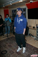 组图：林峰将再再次唱响红馆 帅气练唱