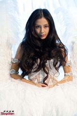 组图：熊黛林拍月历极致蛊惑 Angelababy变身天使