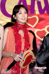 幻灯图：林志玲助阵模特公司开工 泳装环节趣味十足