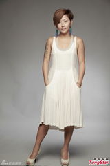 组图：林晓培暌违六年重返歌坛 写真秀纹身