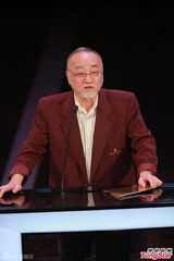 组图：卢海鹏颁发最佳视觉与音响 台上逗笑