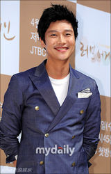 组图：金智秀崔哲浩等出席新剧《LoveAgain》发布会