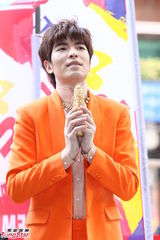 组图：萧敬腾自曝看A片爱偷听 发片在即怕歌曲外泄