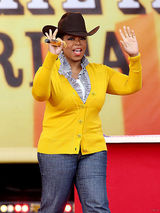 幻灯图集：好莱坞星踪集锦 贾斯汀挥杆为慈善