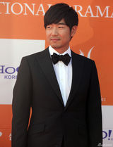 组图：首尔电视剧大赏红毯 佘诗曼于小彤亮相