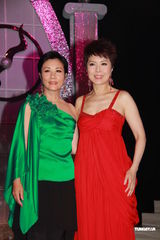 组图：汪明荃关菊英红配绿 罗兰胡枫刘以达同场