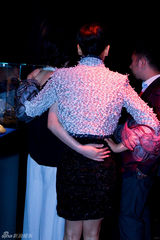 组图：秦海璐刘涛姐俩好牵手走红毯