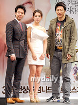 组图：韩国电影《浪漫天堂》发布会 众主演出席