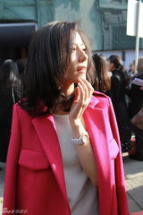 组图：高圆圆米兰优雅看秀 推崇时尚实用主义