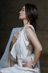 组图：小宋佳率性时尚大片气质文艺