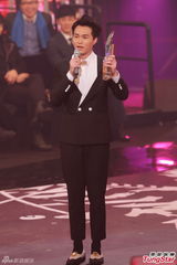 组图：容祖儿九夺劲歌金曲歌后 林峰获最受欢迎