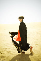 组图：张静初化身沙漠之鹰阿拉伯风情驰骋迪拜