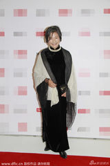 组图：斯文顿助阵慈善晚宴 范冰冰透视裙华贵