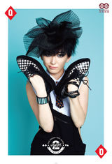 组图：刘忻化身搞怪扑克牌少女 大胆表达自我