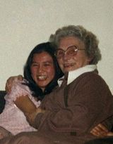 组图：翁美玲生前英国旧照曝光 与荷兰男友恩爱