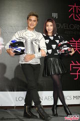 组图：明道发布首张专辑 王心凌杨谨华到场力挺