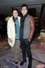 组图：胡杏儿钟嘉欣着古装贺杨潮凯江叮叮婚礼