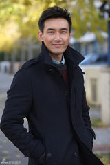 组图：《老有所依》张铎陪女儿玩耍 为爱过把瘾