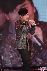 组图：严爵挑战唱跳险破音 林俊杰压轴热舞