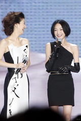 幻灯：周润发演孔子自称有种 得盛赞跪叩孔子后人