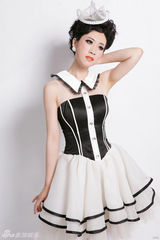 组图：芙蓉姐姐光棍节写真露香肩