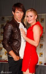 高清图：《真爱如血》剧组亮相 帕奎因红衣性感