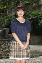 组图：《闪婚》灵感来自大小恋 主演清纯造型现身