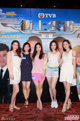 组图：张智霖吴卓羲现身《冲上云霄2》收视庆功