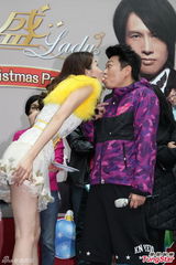 组图：《My盛Lady》造势 黄子华徐子珊亲密亮相